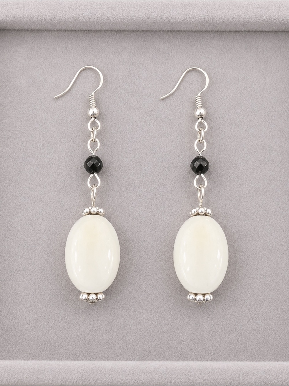 Premier Designs ARTZY White Beaded Drop Earrings Silvertone NEW 2" #664